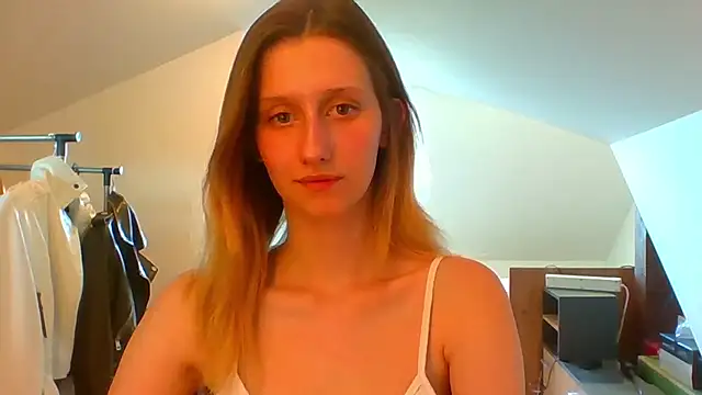 Snapshot of LUNA_delight chatting on 03/17/25, 02:45 LUNA delight online show from 03/17/25, 02:45