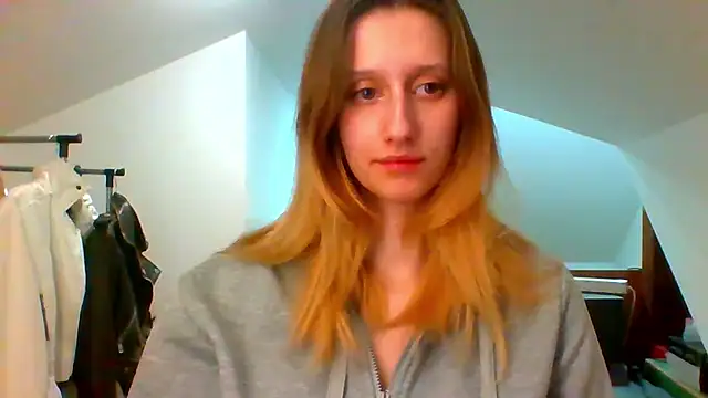 Snapshot of LUNA_delight chatting on 03/17/25, 05:49 LUNA delight online show from 03/17/25, 05:49