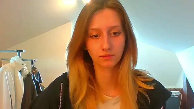 Snapshot of LUNA_delight chatting on 03/19/25, 02:35 LUNA delight online show from 03/19/25, 02:35