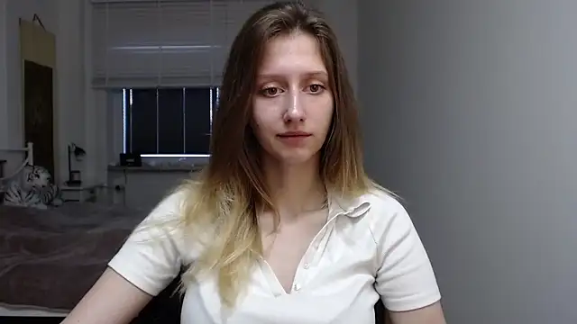 Snapshot of LUNA_delight chatting on 09/15/25, 05:40 LUNA delight online show from 09/15/25, 05:40