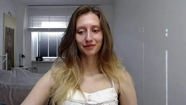 Snapshot of LUNA_delight chatting on 09/19/25, 05:42 LUNA delight online show from 09/19/25, 05:42