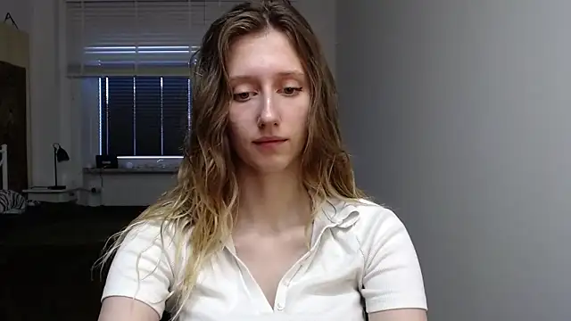 Snapshot of LUNA_delight chatting on 09/24/25, 05:33 LUNA delight online show from 09/24/25, 05:33