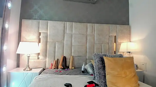 GaleHodge online show from 02/08/25, 04:14