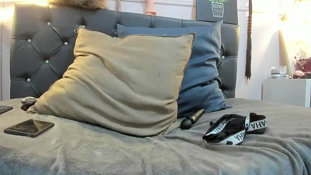 Snapshot of Slut_Milf_ chatting on 02/22/25, 10:52 Slut Milf  online show from 02/22/25, 10:52