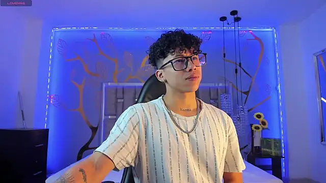 AkazaBoy  online show from 01/09/25, 04:19