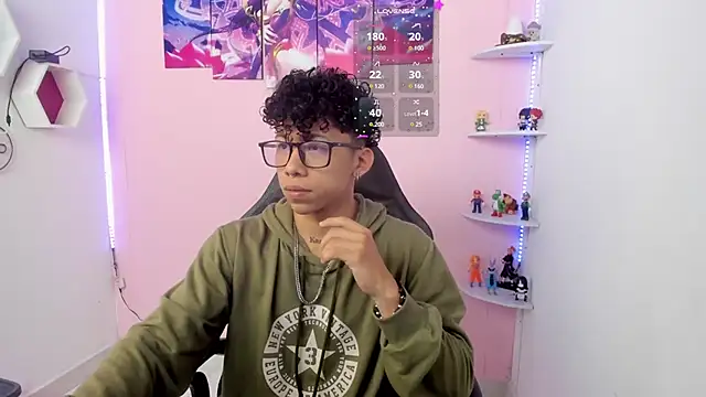 AkazaBoy  online show from 01/12/25, 04:21