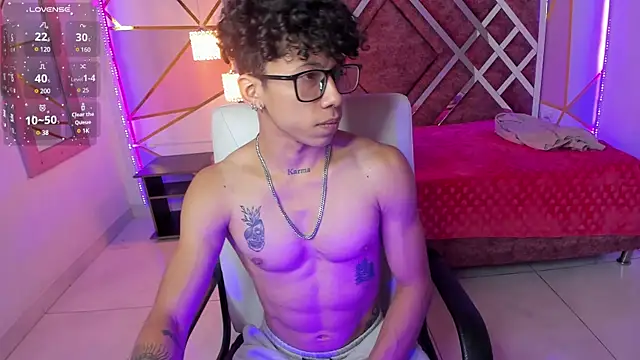 AkazaBoy  online show from 02/01/25, 04:24