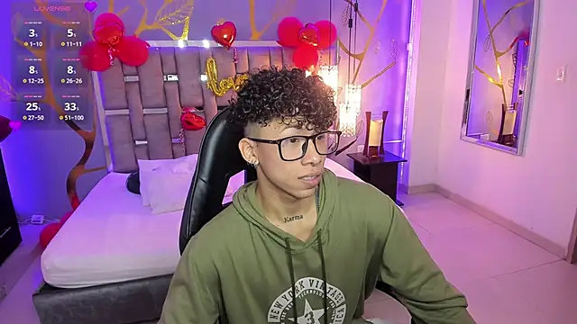 AkazaBoy  online show from 02/07/25, 04:16