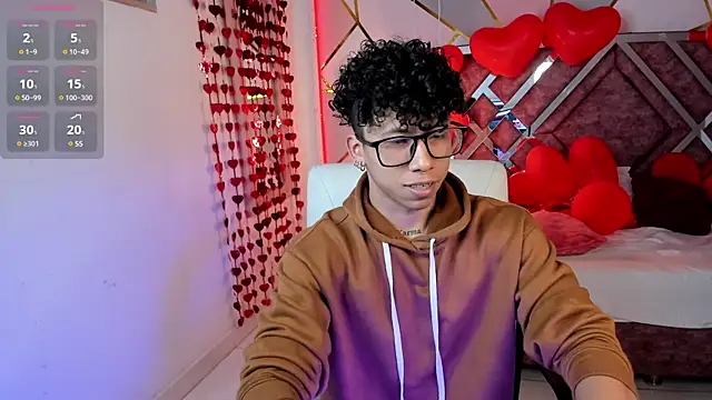 AkazaBoy  online show from 02/19/25, 04:44