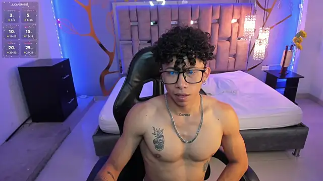 AkazaBoy  online show from 02/28/25, 08:09