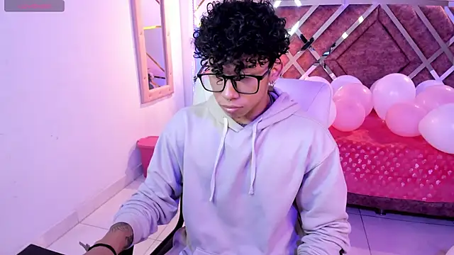 AkazaBoy  online show from 03/15/25, 04:24