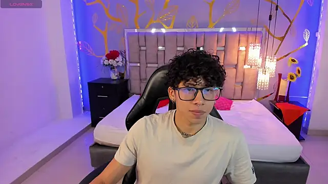 AkazaBoy  online show from 03/19/25, 04:14