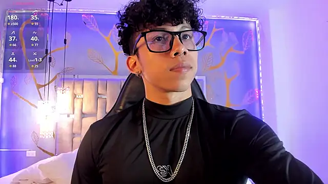 AkazaBoy  online show from 09/17/25, 09:16