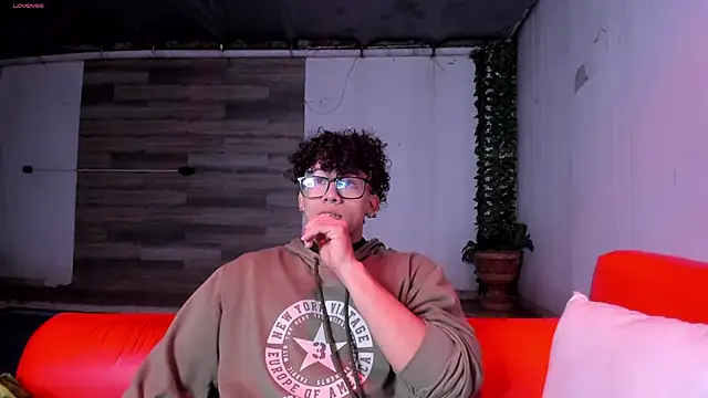 AkazaBoy  online show from 03/15/26, 05:24