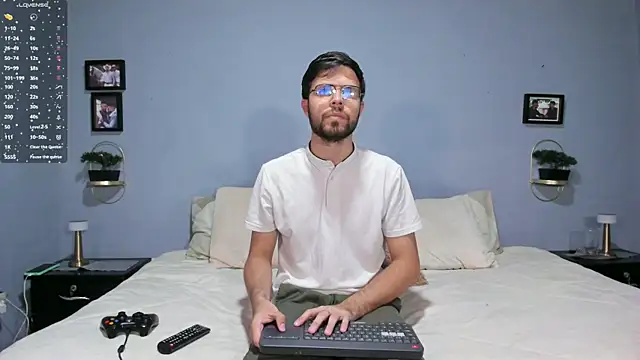 Snapshot of ETHAN_ADAM chatting on 01/16/25, 08:36 ETHAN ADAM online show from 01/16/25, 08:36