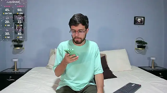 Snapshot of ETHAN_ADAM chatting on 01/21/25, 11:02 ETHAN ADAM online show from 01/21/25, 11:02