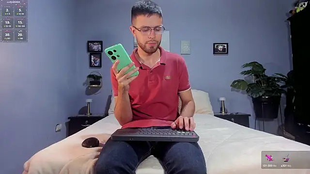 Snapshot of ETHAN_ADAM chatting on 03/01/25, 01:43 ETHAN ADAM online show from 03/01/25, 01:43