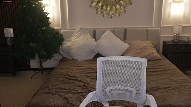 Magnetic Mia  online show from 01/15/26, 01:32