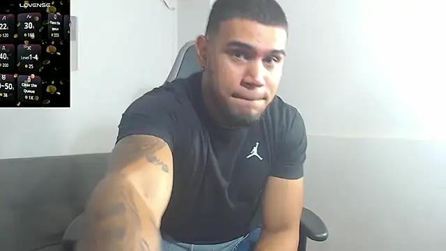Snapshot of Aaron_Hunter_ chatting on 09/21/25, 10:39 Aaron Hunter  online show from 09/21/25, 10:39