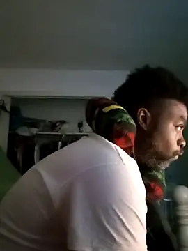 Snapshot of SLOWSTRO chatting on 10/06/25, 05:10 SLOWSTRO online show from 10/06/25, 05:10