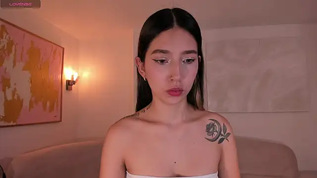 TaraLawrence online show from 11/11/25, 02:33