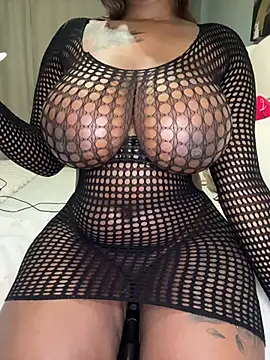 Snapshot of BeautyAuroa chatting on 06/19/26, 05:17 BeautyAuroa online show from 06/19/26, 05:17