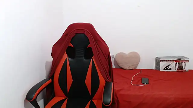 madelyn30 online show from 11/29/25, 10:57