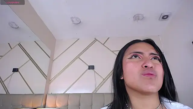 Snapshot of WenndyWild chatting on 01/12/25, 10:23 WenndyWild online show from 01/12/25, 10:23