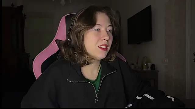 misswishh  online show from 02/11/25, 12:06