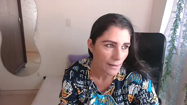 Snapshot of LUCY_LI chatting on 12/12/24, 07:15 LUCY LI online show from 12/12/24, 07:15