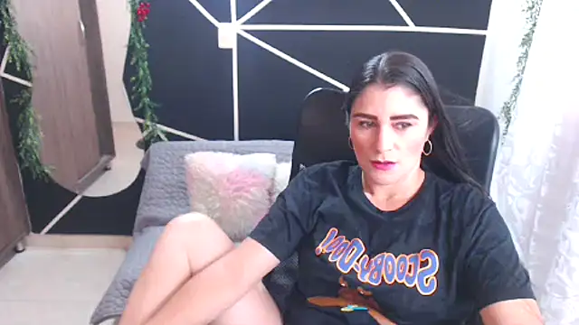 Snapshot of LUCY_LI chatting on 01/31/25, 06:25 LUCY LI online show from 01/31/25, 06:25