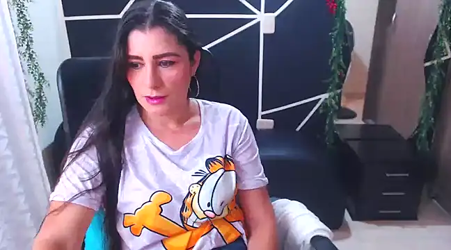 Snapshot of LUCY_LI chatting on 03/05/25, 06:12 LUCY LI online show from 03/05/25, 06:12