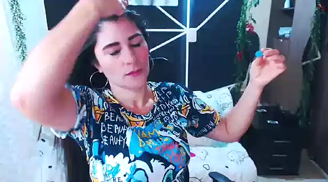 Snapshot of LUCY_LI chatting on 03/15/25, 01:18 LUCY LI online show from 03/15/25, 01:18