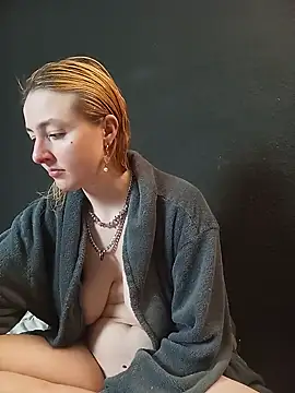Snapshot of Sexy-Milf-Big chatting on 12/17/24, 10:11 Sexy-Milf-Big online show from 12/17/24, 10:11