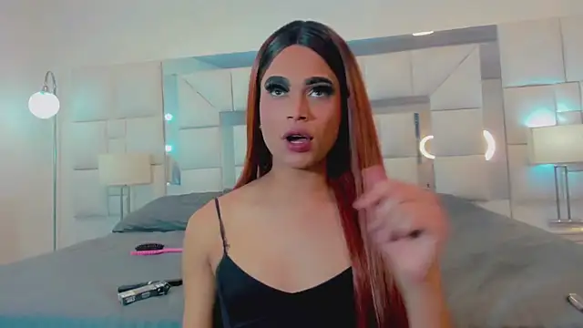 Snapshot of Hellen_moons__ chatting on 01/16/25, 12:34 Hellen moons online show from 01/16/25, 12:34