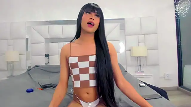 Snapshot of Hellen_moons__ chatting on 01/31/25, 09:37 Hellen moons online show from 01/31/25, 09:37