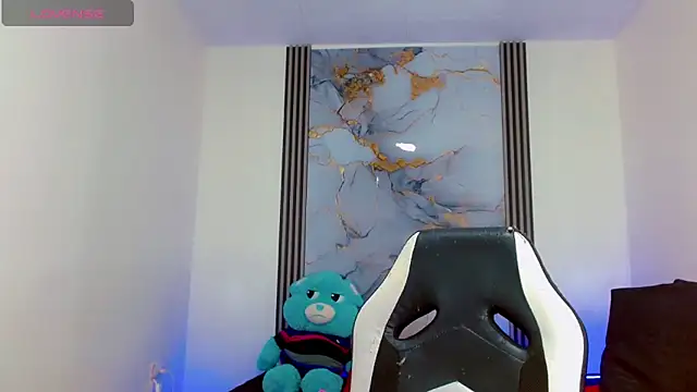 Snapshot of Hellen_moons__ chatting on 03/18/25, 01:10 Hellen moons online show from 03/18/25, 01:10