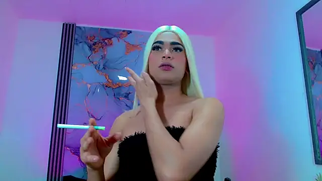 Snapshot of Hellen_moons__ chatting on 03/20/25, 07:04 Hellen moons online show from 03/20/25, 07:04