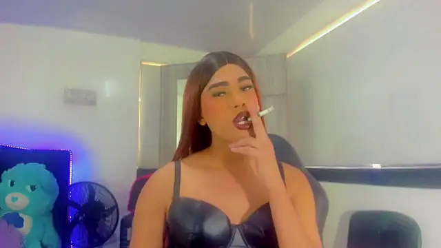 Snapshot of Hellen_moons__ chatting on 09/23/25, 06:33 Hellen moons online show from 09/23/25, 06:33