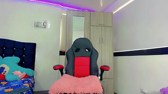 Snapshot of Hellen_moons__ chatting on 09/25/25, 06:22 Hellen moons online show from 09/25/25, 06:22