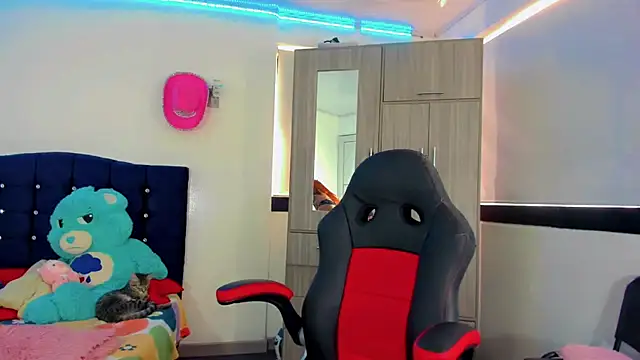 Snapshot of Hellen_moons__ chatting on 10/02/25, 07:10 Hellen moons online show from 10/02/25, 07:10