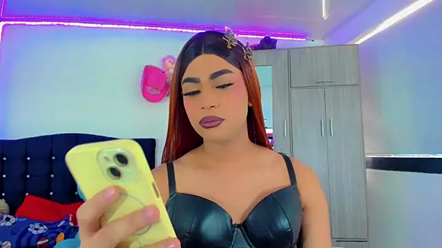 Snapshot of Hellen_moons__ chatting on 10/20/25, 04:07 Hellen moons online show from 10/20/25, 04:07