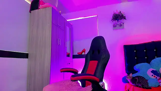 Snapshot of Hellen_moons__ chatting on 11/11/25, 07:14 Hellen moons online show from 11/11/25, 07:14