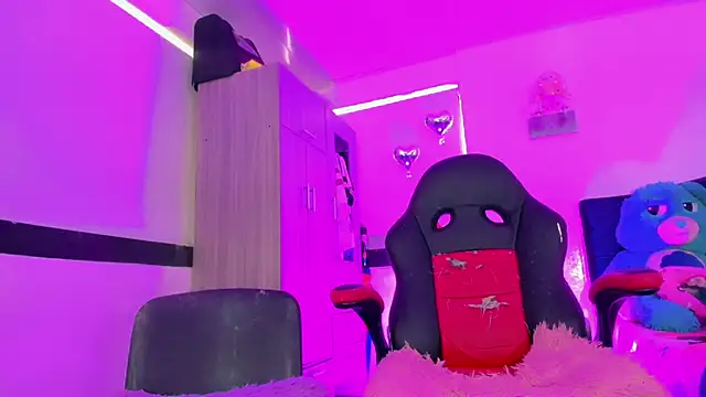 Snapshot of Hellen_moons__ chatting on 03/19/26, 07:07 Hellen moons online show from 03/19/26, 07:07