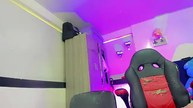 Snapshot of Hellen_moons__ chatting on 03/28/26, 07:13 Hellen moons online show from 03/28/26, 07:13