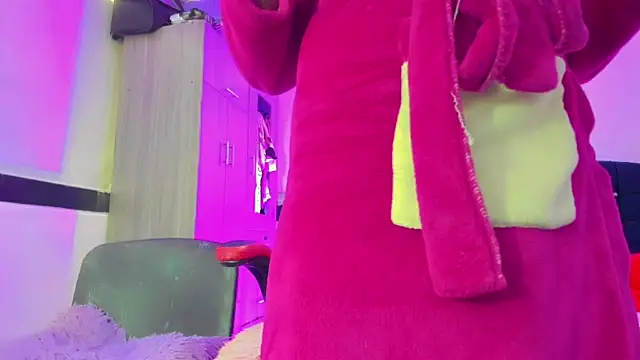 Snapshot of Hellen_moons__ chatting on 04/07/26, 07:03 Hellen moons online show from 04/07/26, 07:03