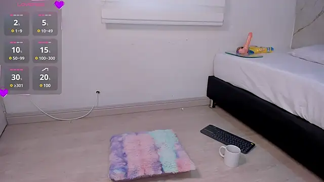 Snapshot of Mackenize chatting on 12/14/24, 07:36 Mackenize online show from 12/14/24, 07:36