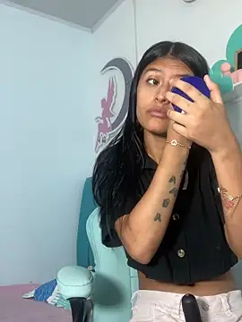  18 laura online show from 11/22/25, 04:00