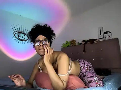 Snapshot of Ale_xandra chatting on 11/21/25, 02:27 Ale xandra online show from 11/21/25, 02:27