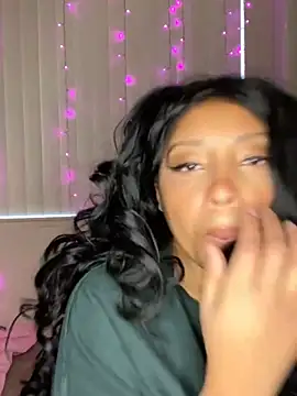 Snapshot of BaileyBaird chatting on 02/21/25, 11:32 BaileyBaird online show from 02/21/25, 11:32